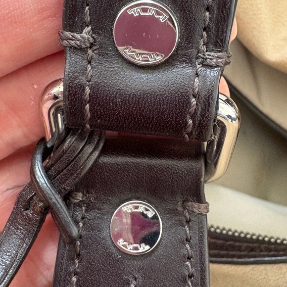 Tumi Duffle tan with leather straps - Picture 8 of 11